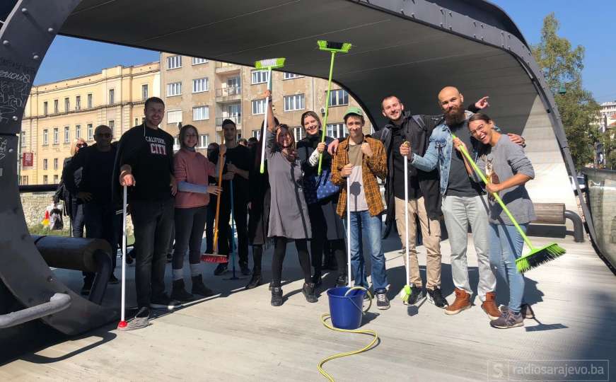 Uzeli stvar u svoje ruke: Studenti ALU u Sarajevu očistili most Festina lente